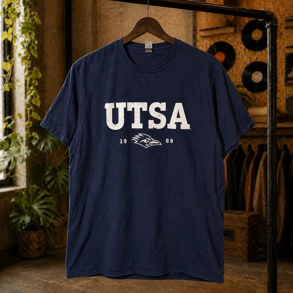 UTSA Roadrunners Mens Large Navy Blue Graphic T-Shirt Distressed Logo 1969